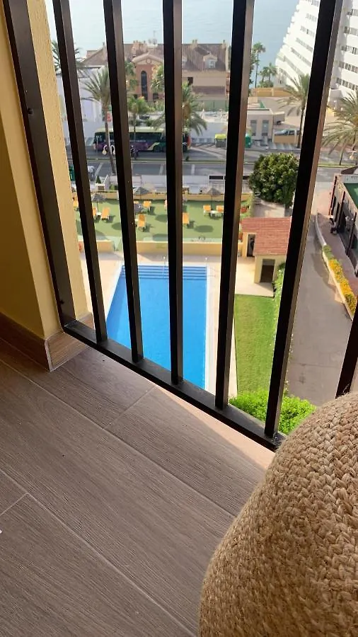 Don Gustavo Modern Apartment, Sea Views & Pool Бенальмадена